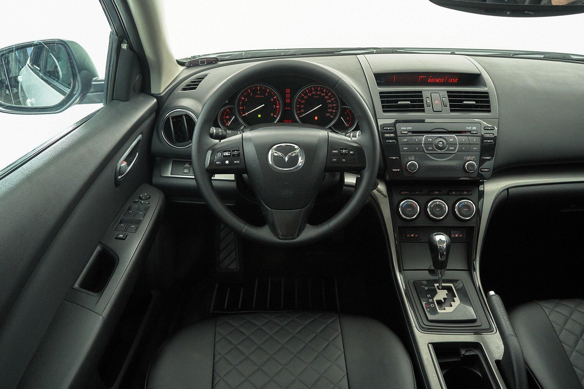 Mazda 6 2010, белый
