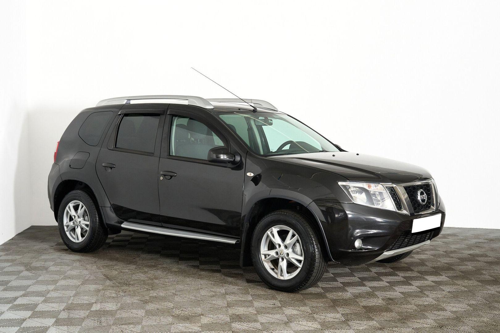 Nissan Terrano 2015, черный