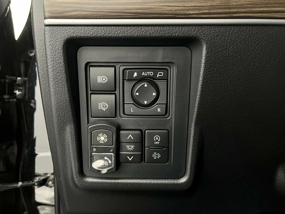 Toyota Land Cruiser Prado 2022, черный
