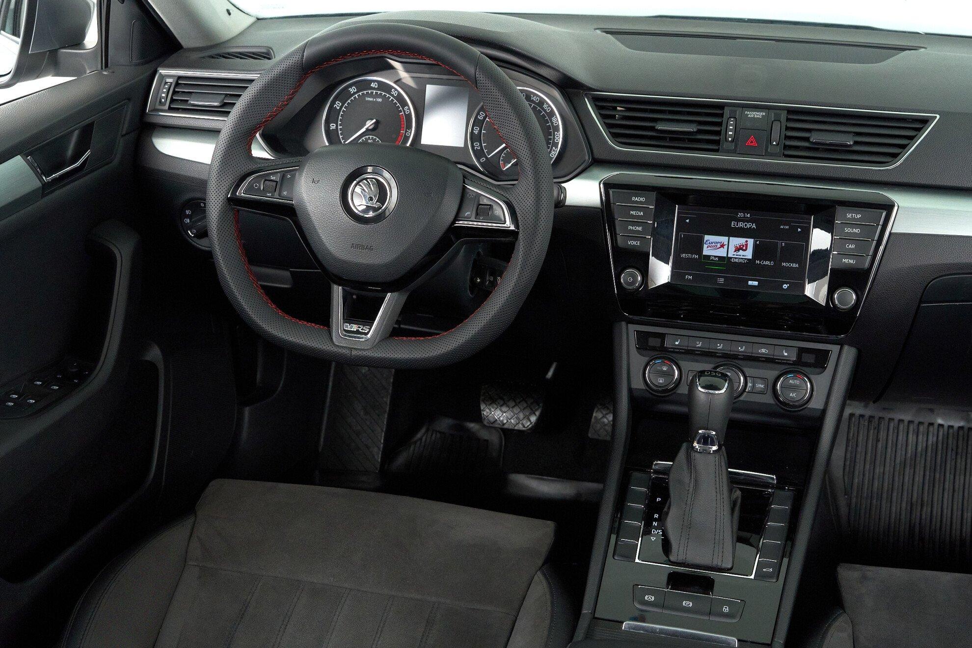 Skoda Superb 2015, серый