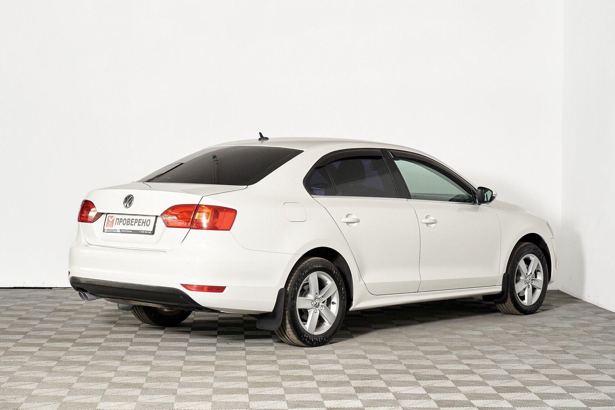 Volkswagen Jetta 2013, белый