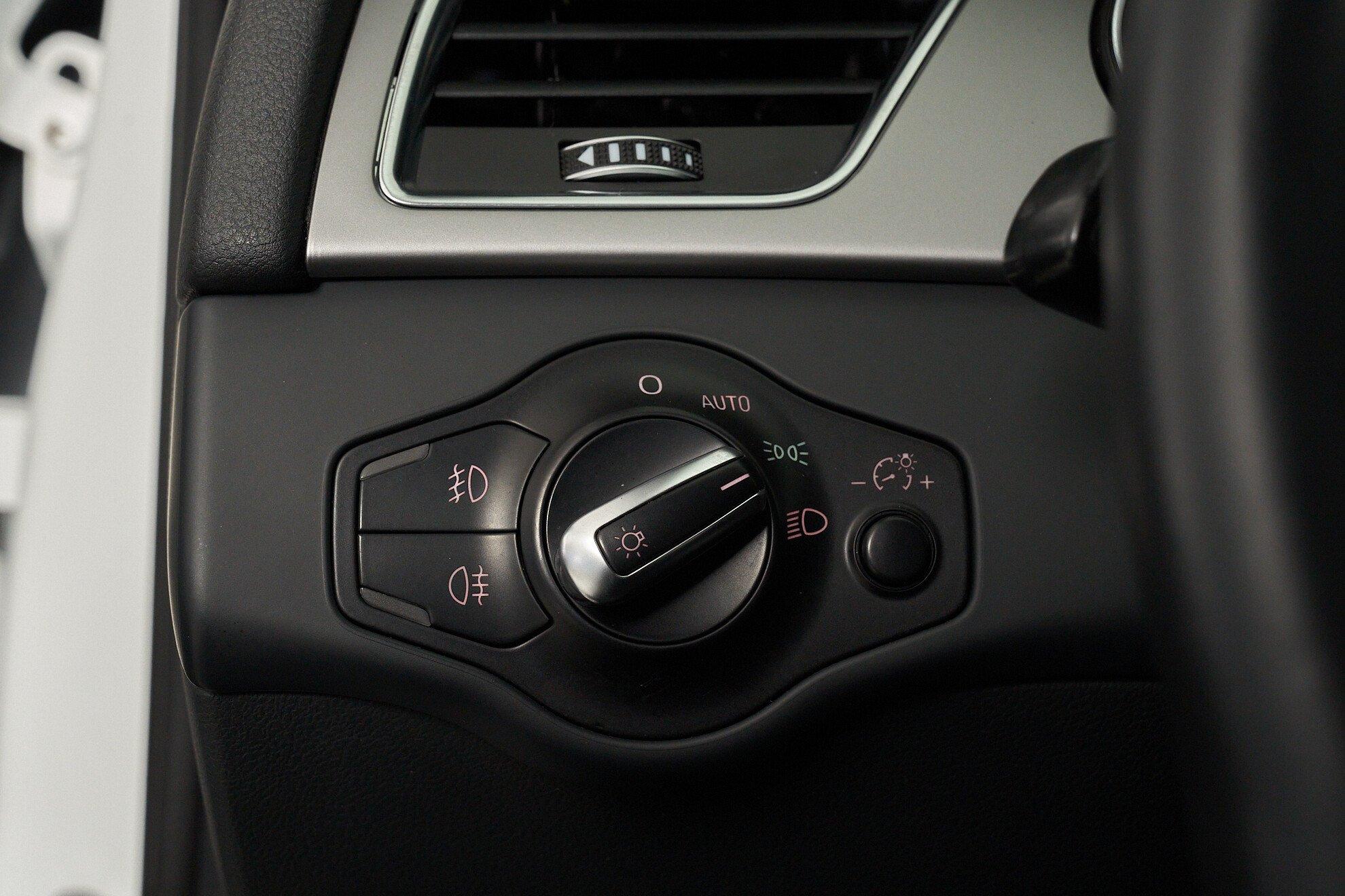 Audi A4 2012, белый