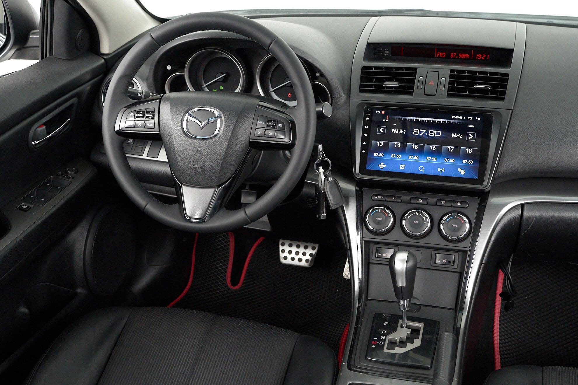 Mazda 6 2011, белый