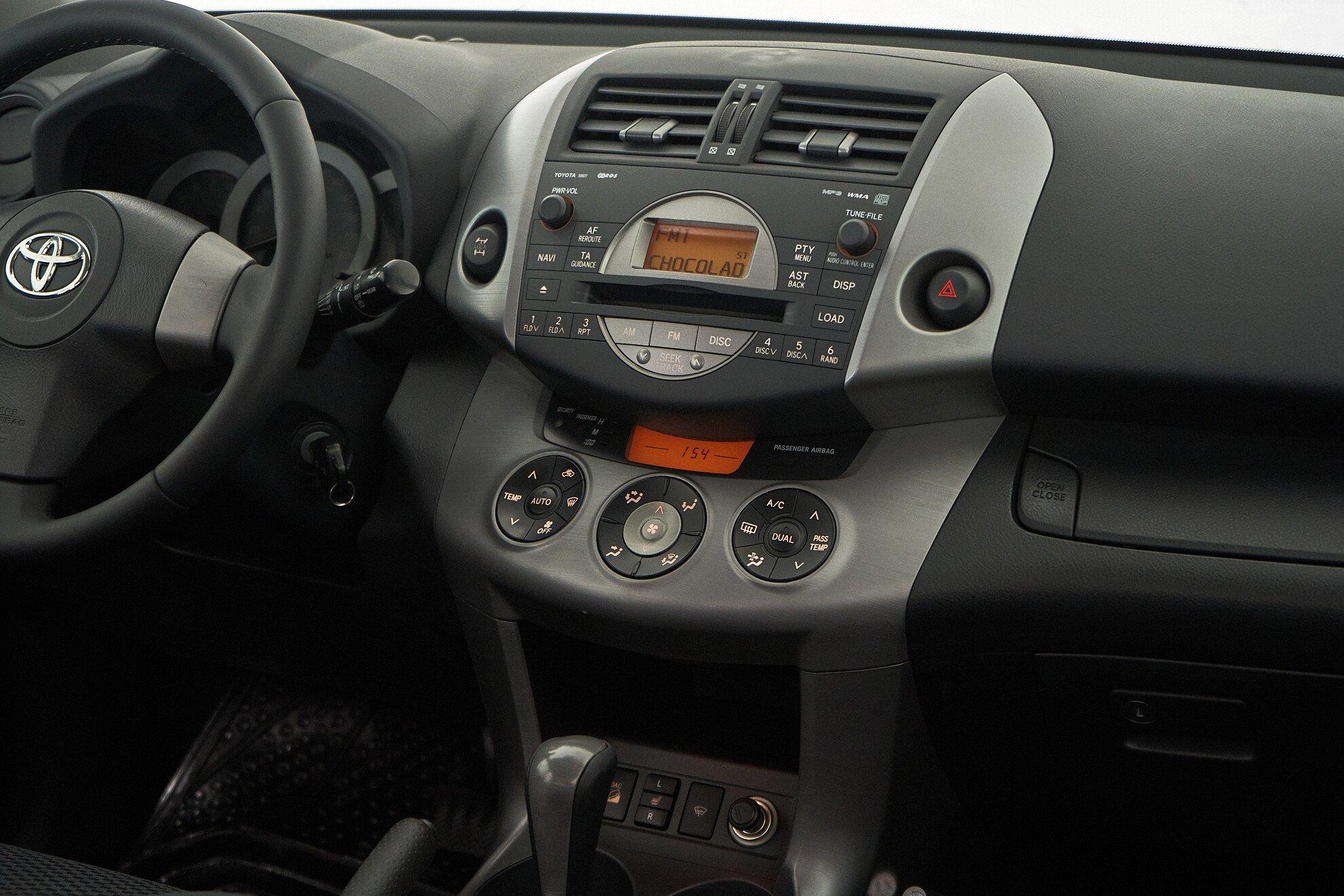 Toyota RAV4 2008, серебряный