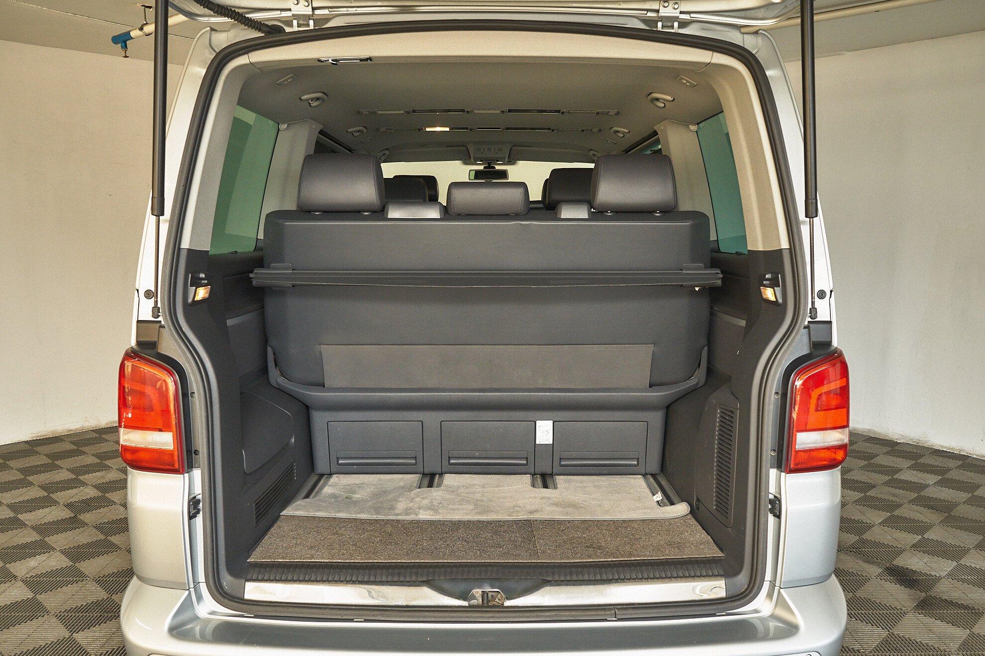 Volkswagen Multivan 2013, серебряный