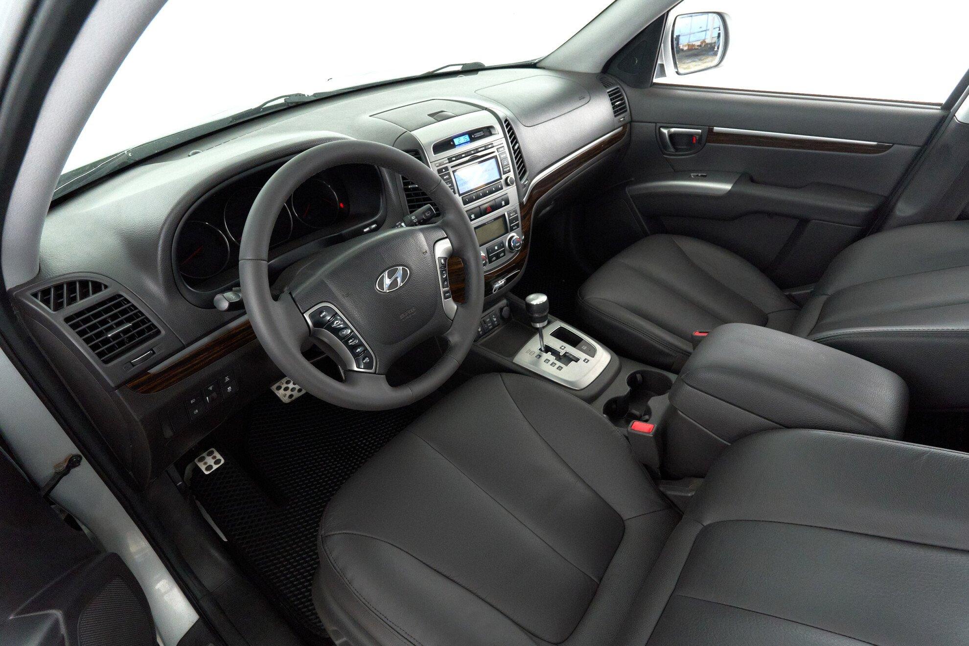Hyundai Santa Fe 2010, серебряный