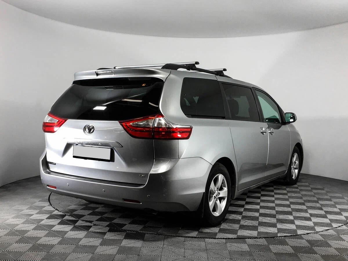 Toyota Sienna 2015, серебряный