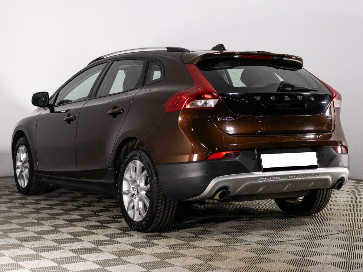 Volvo V40 2019, коричневый