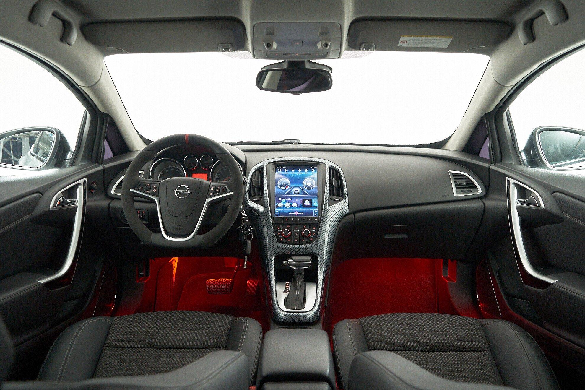 Opel Astra 2013, белый