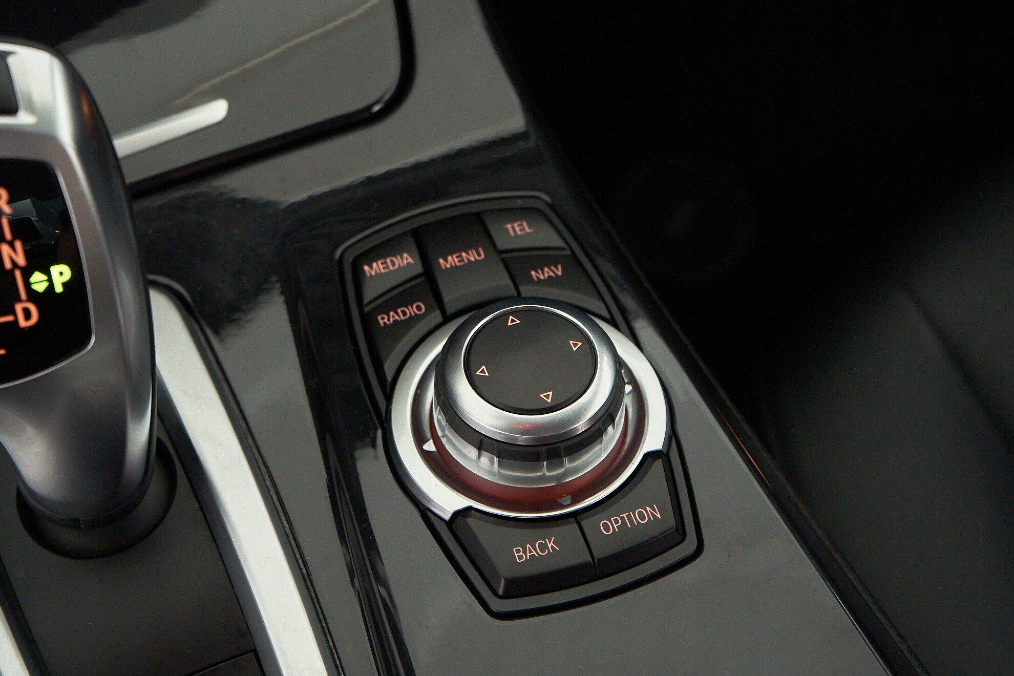 BMW 5 серии 2013, белый