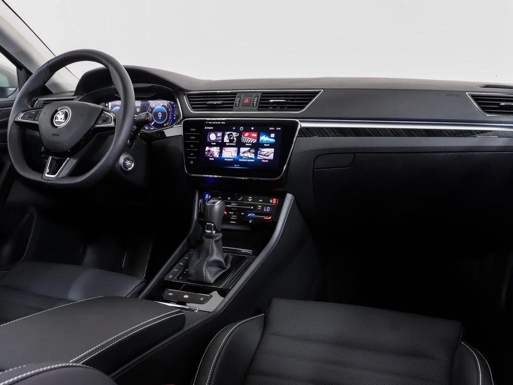 Skoda Superb 2023, серый