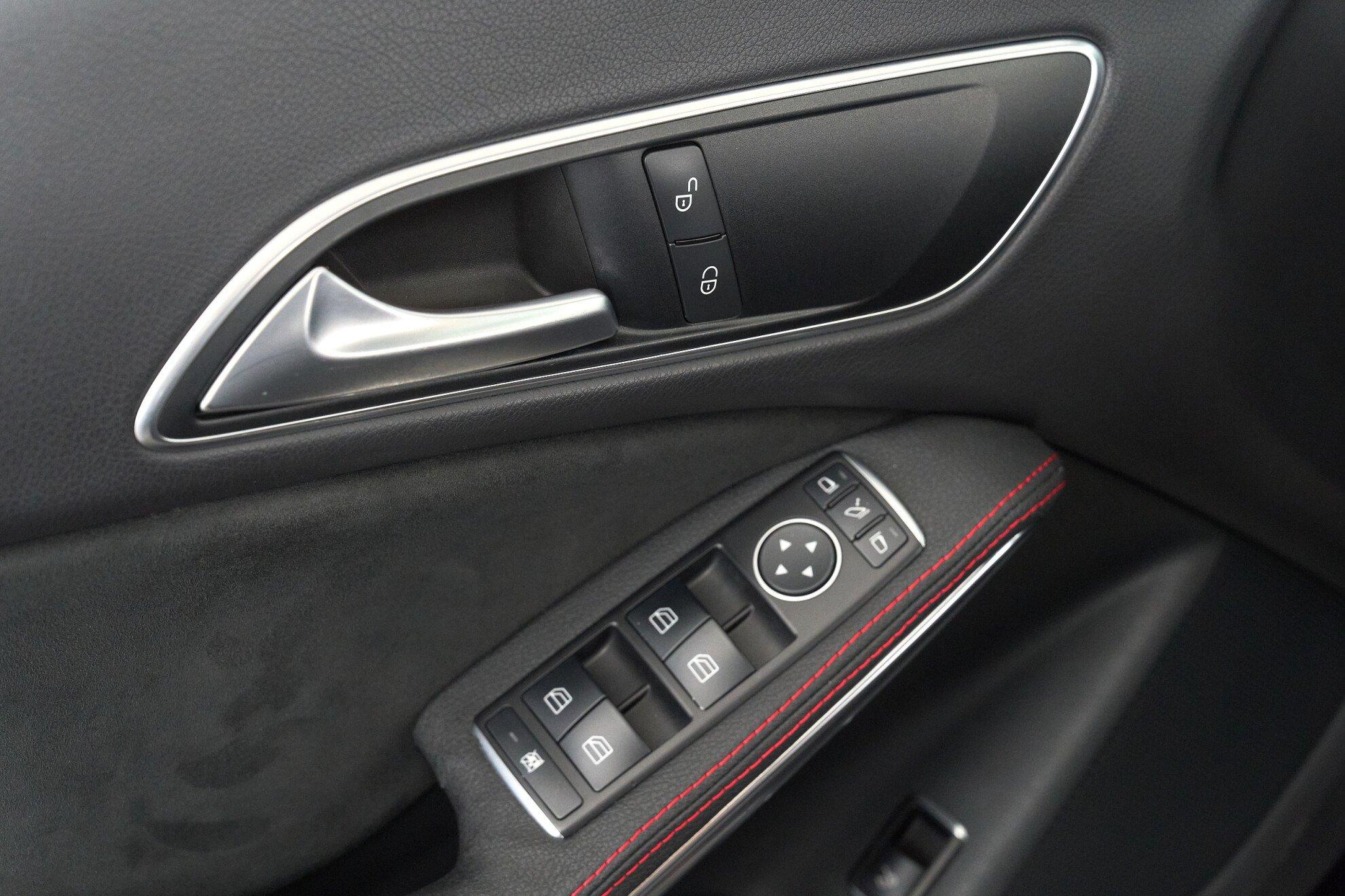 Mercedes-Benz CLA 2016, черный