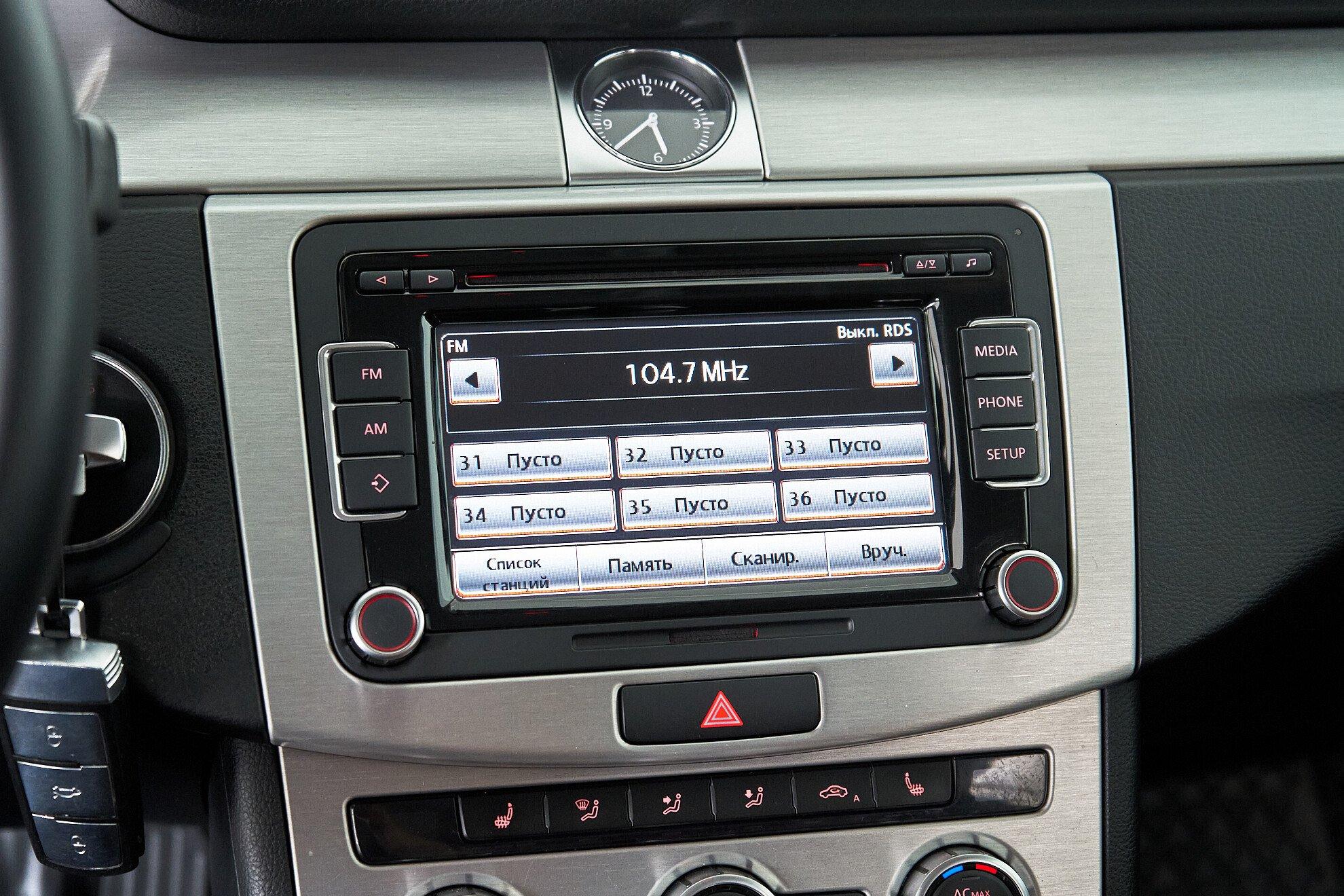 Volkswagen Passat 2012, серый