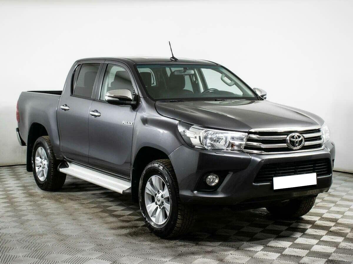 Toyota Hilux 2017, серый