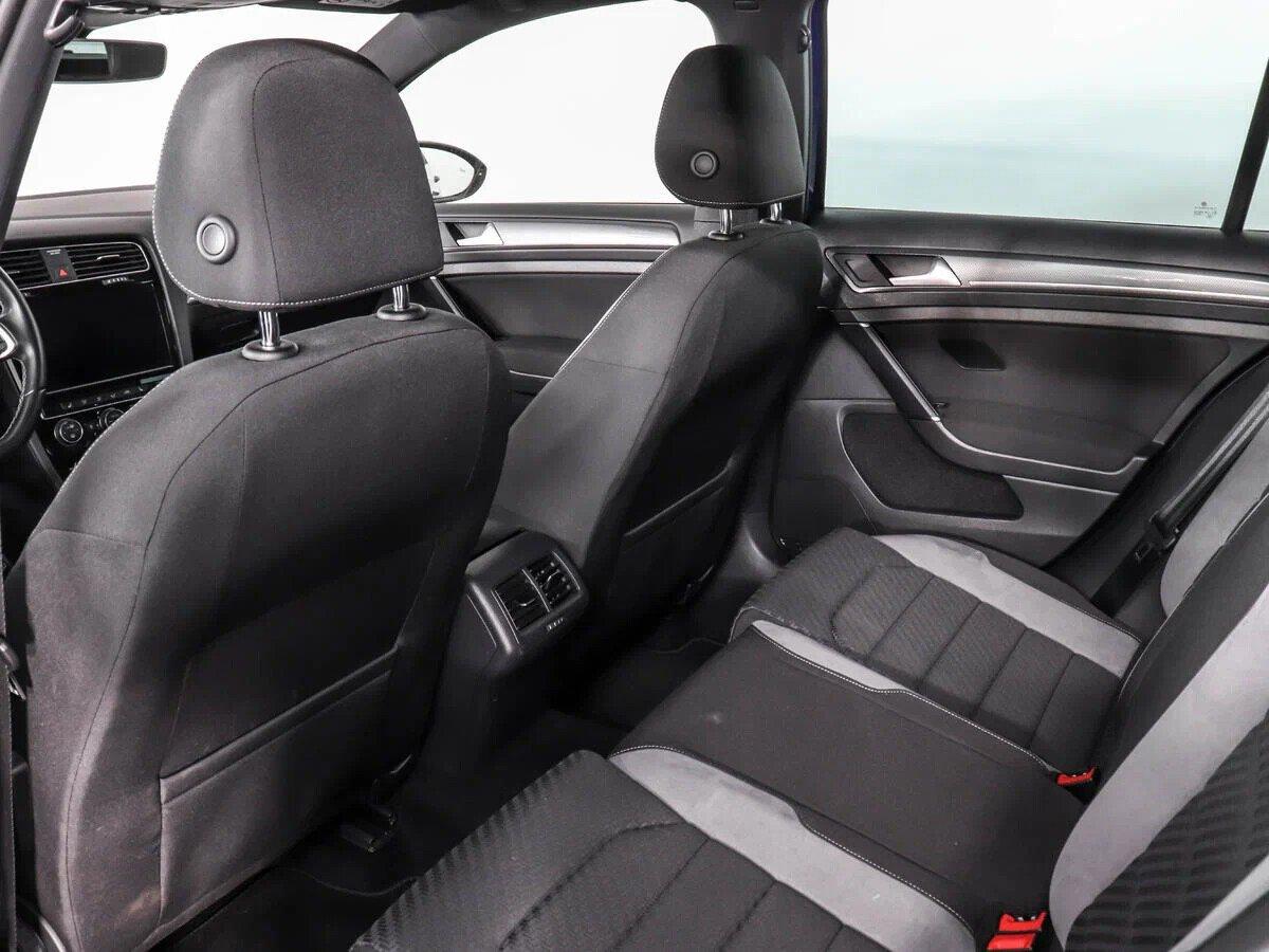 Volkswagen Golf 2019, синий