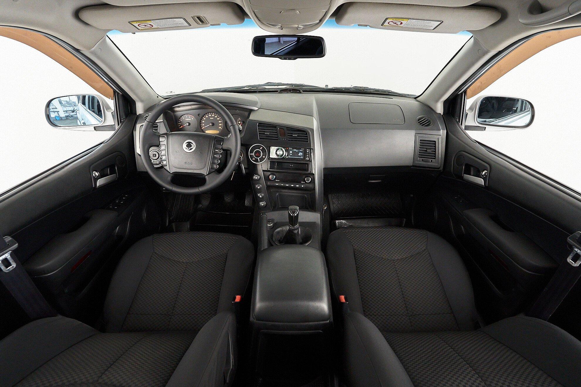 SsangYong Kyron 2013, серебряный