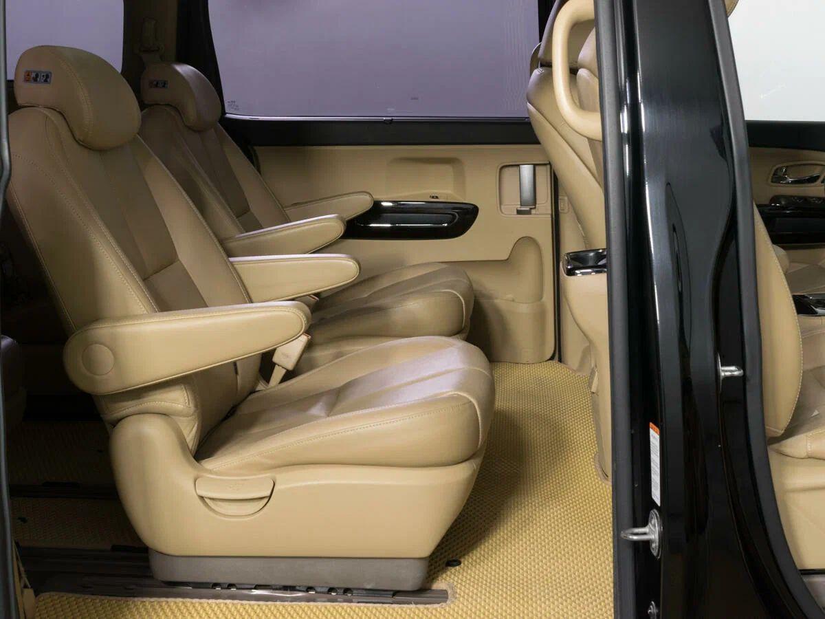 Kia Carnival 2017, черный