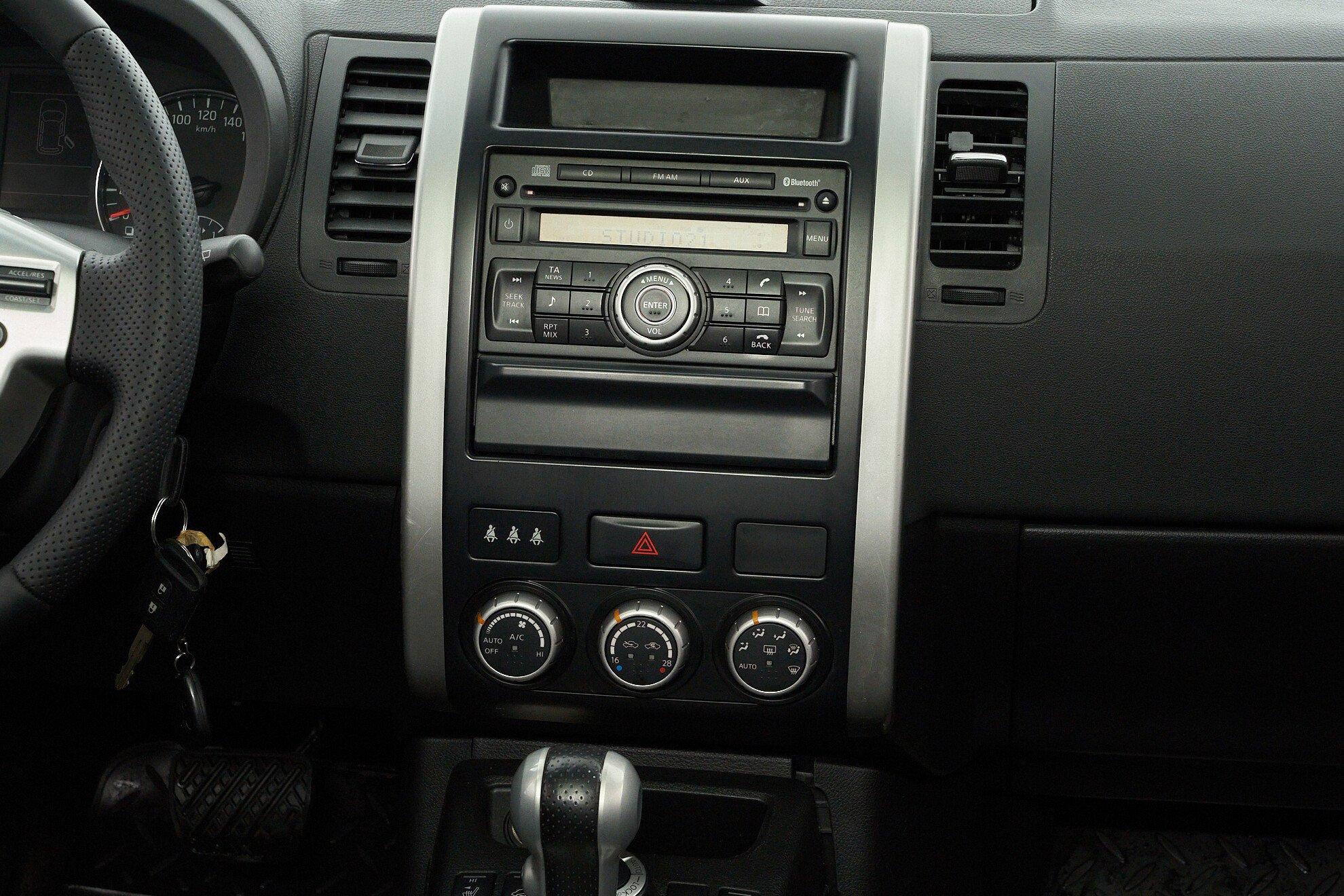 Nissan X-Trail 2011, белый