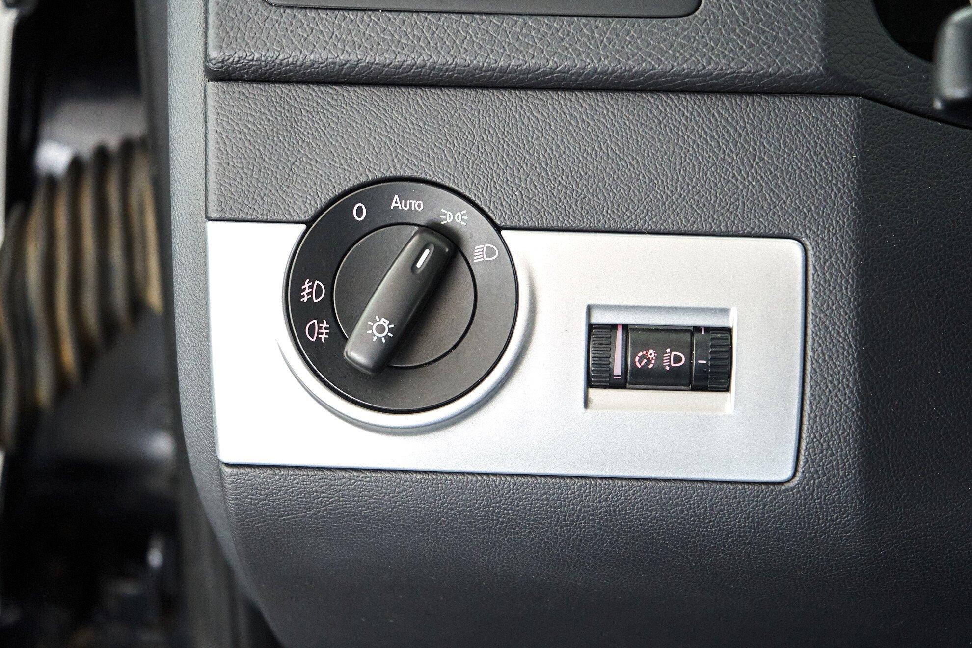 Volkswagen Multivan 2012, черный