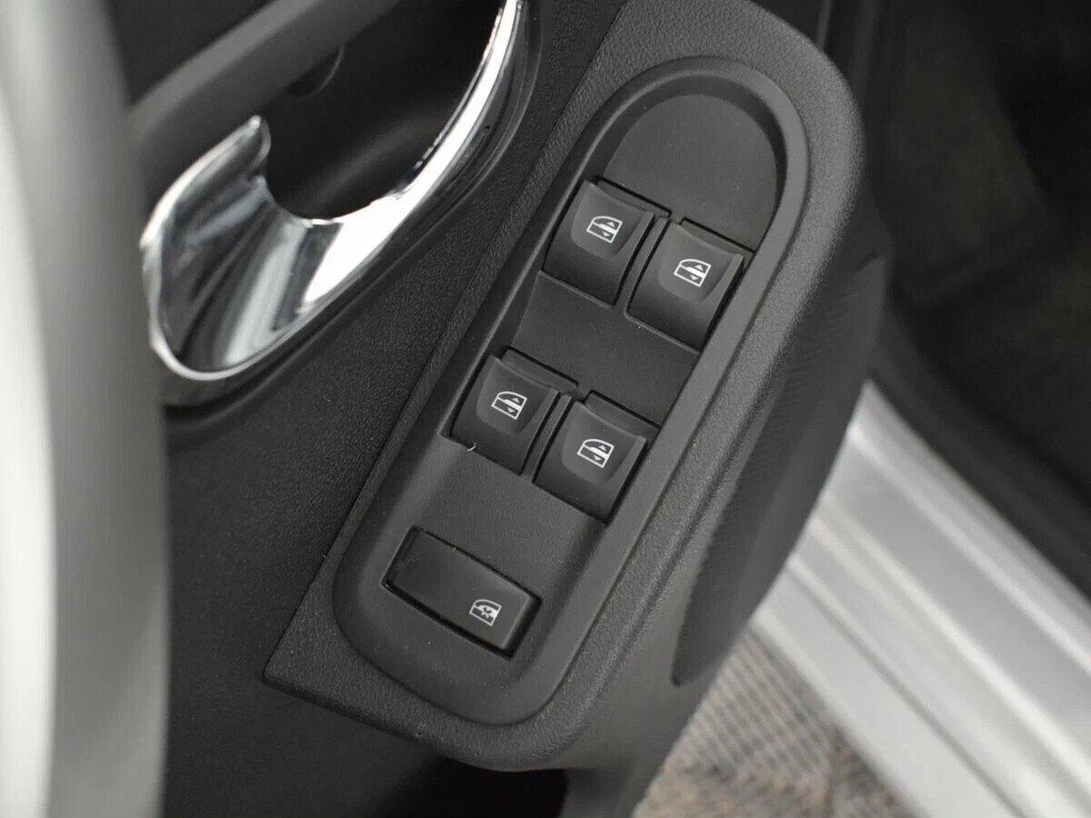 Nissan Terrano 2019, серебряный
