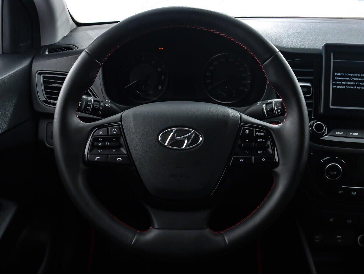 Hyundai Solaris 2022, серебряный
