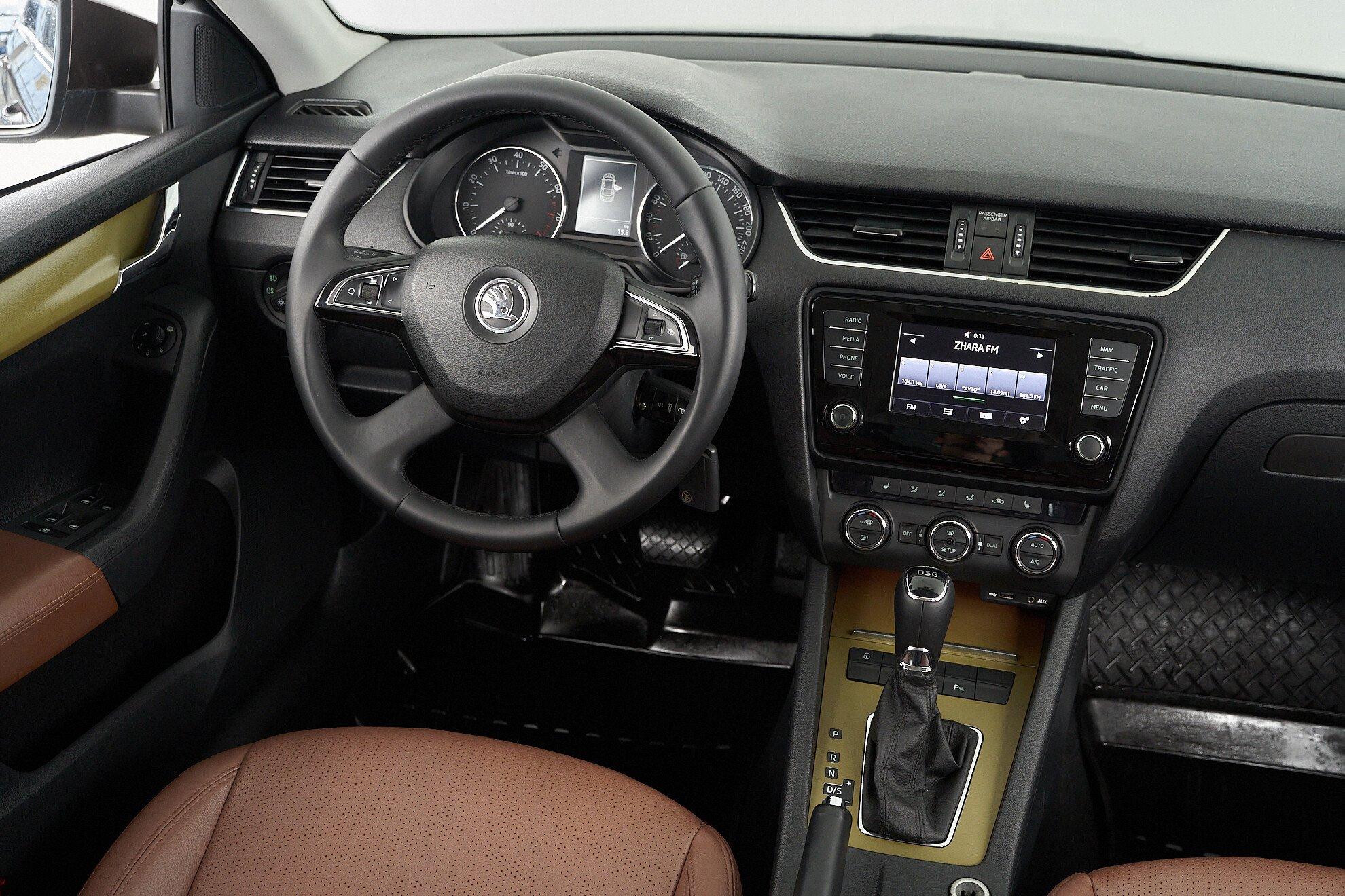 Skoda Octavia 2016, коричневый