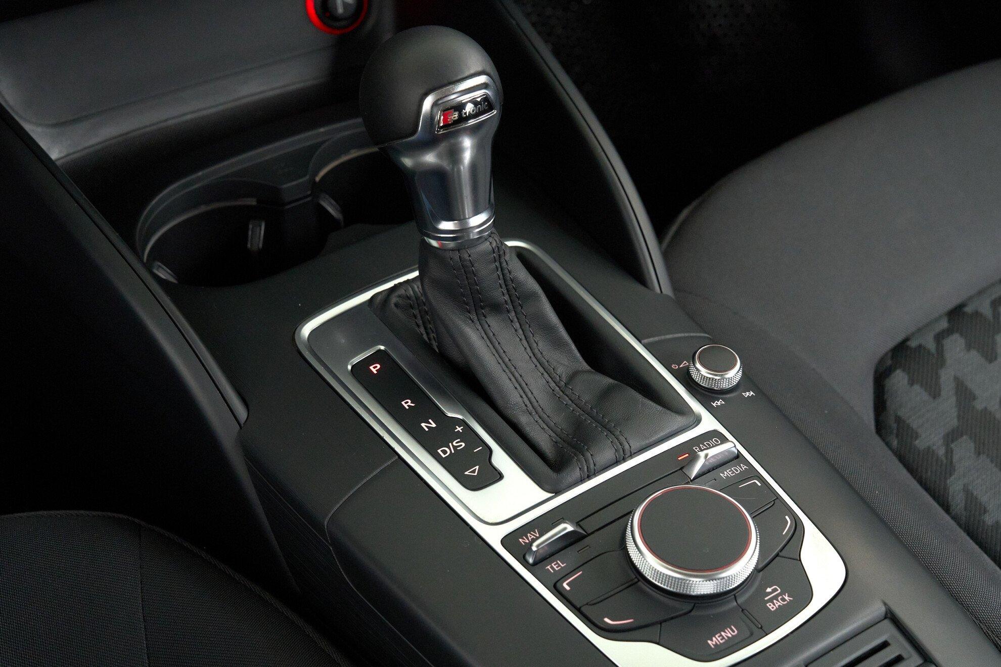 Audi A3 2016, белый
