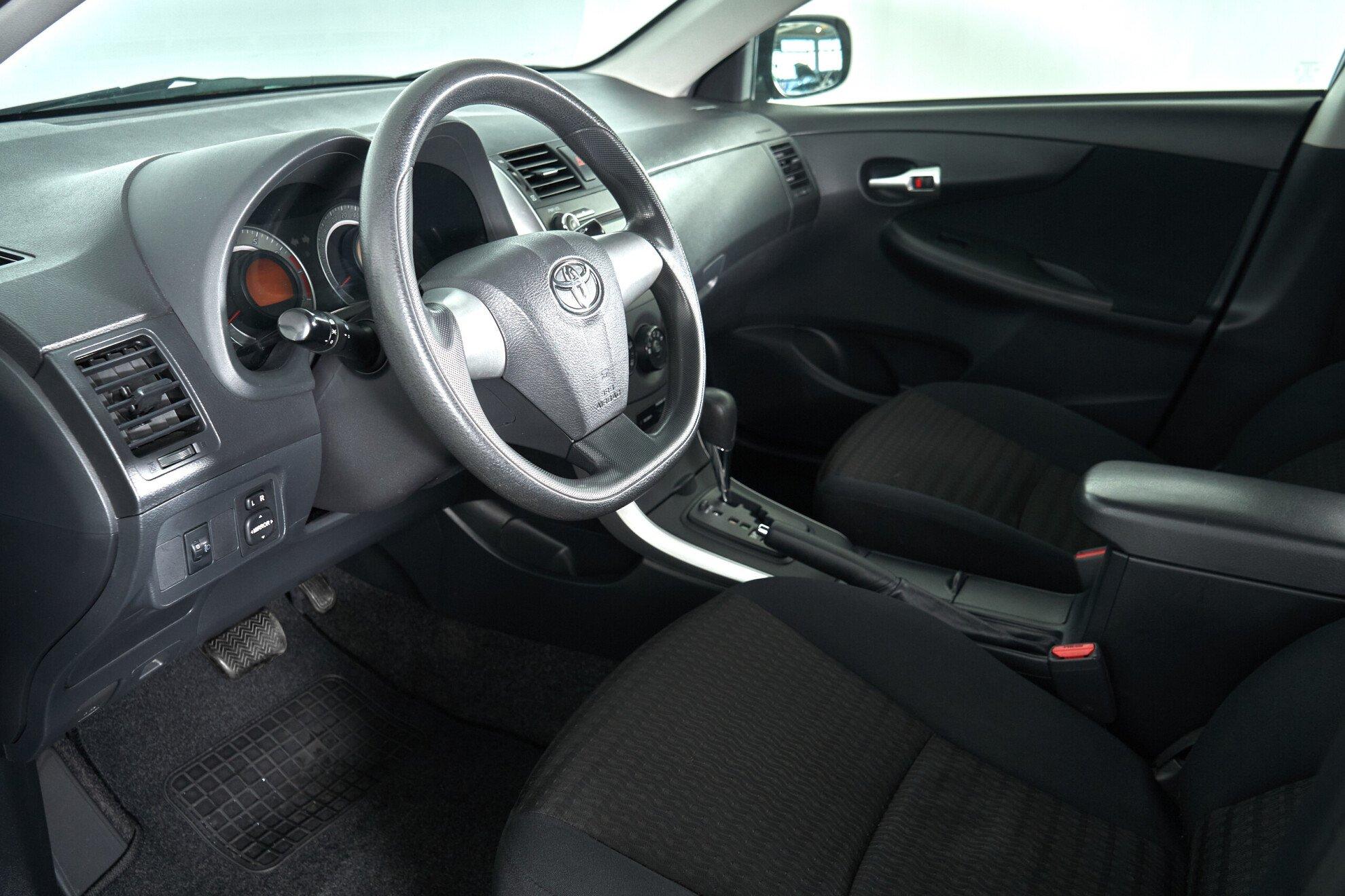 Toyota Corolla 2012, черный