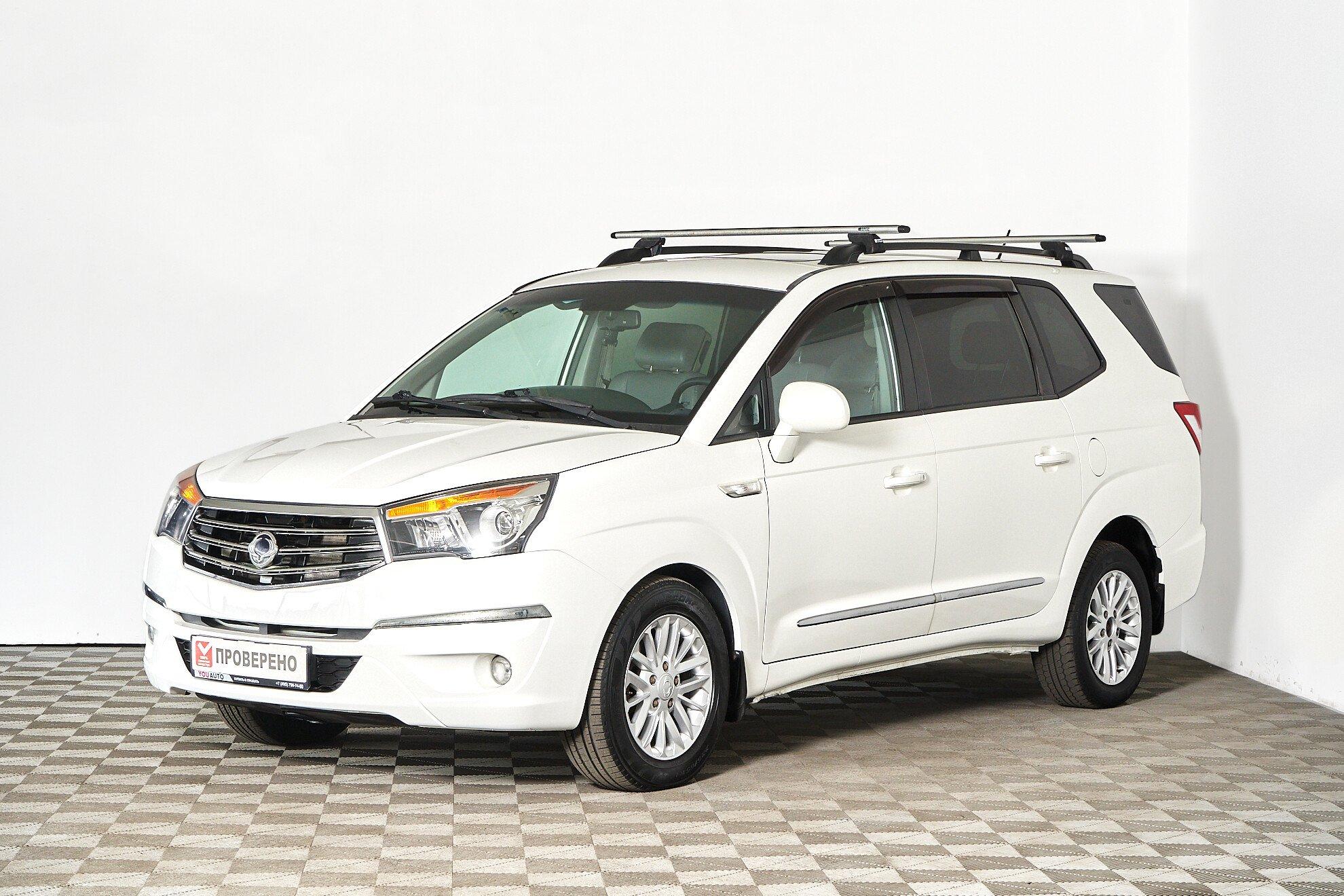 SsangYong Stavic 2014, белый