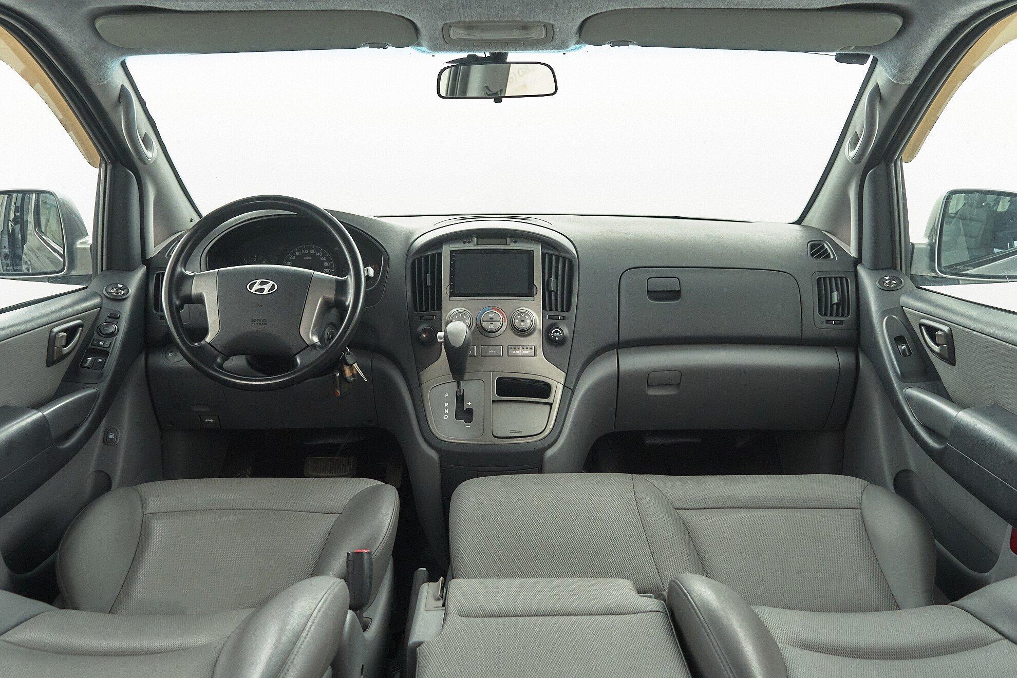 Hyundai Grand Starex 2013, серебряный