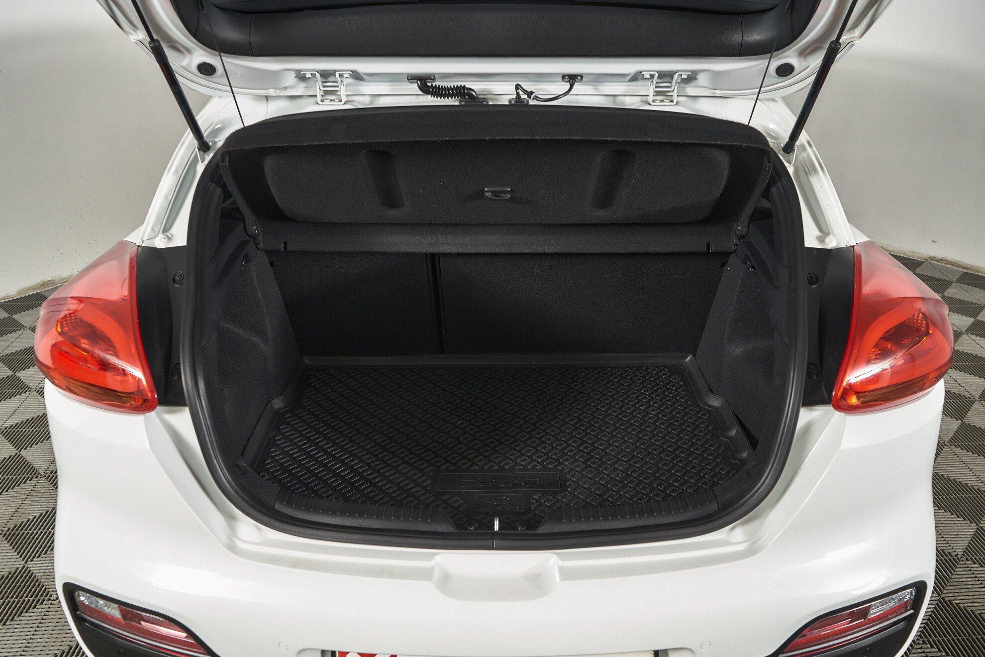 Kia Ceed 2015, белый