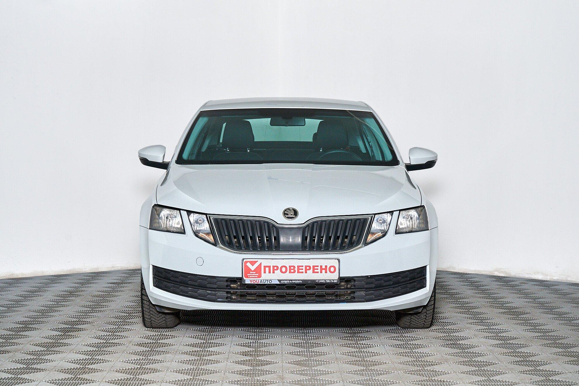 Skoda Octavia 2020, белый