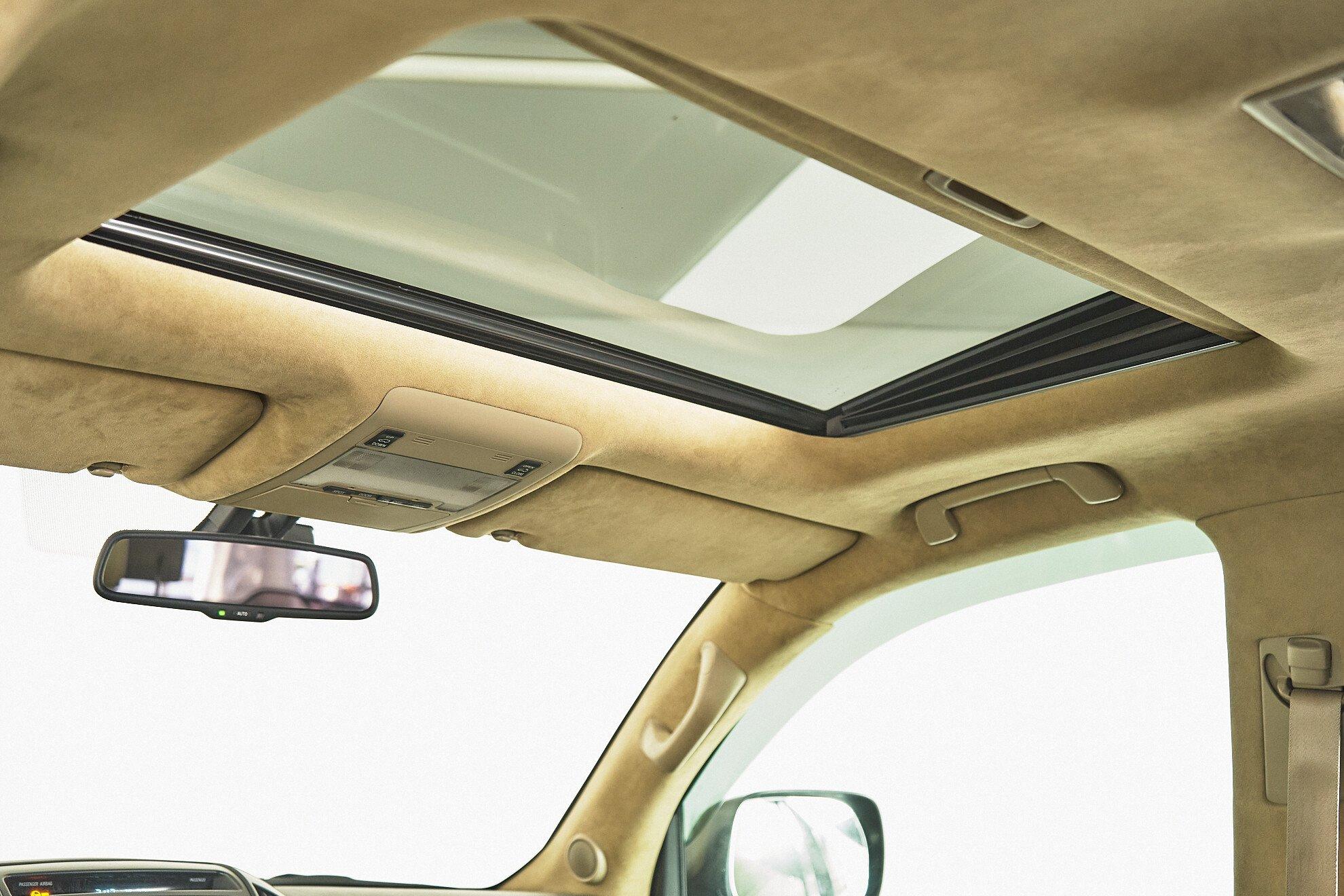 Toyota Land Cruiser 2010, черный
