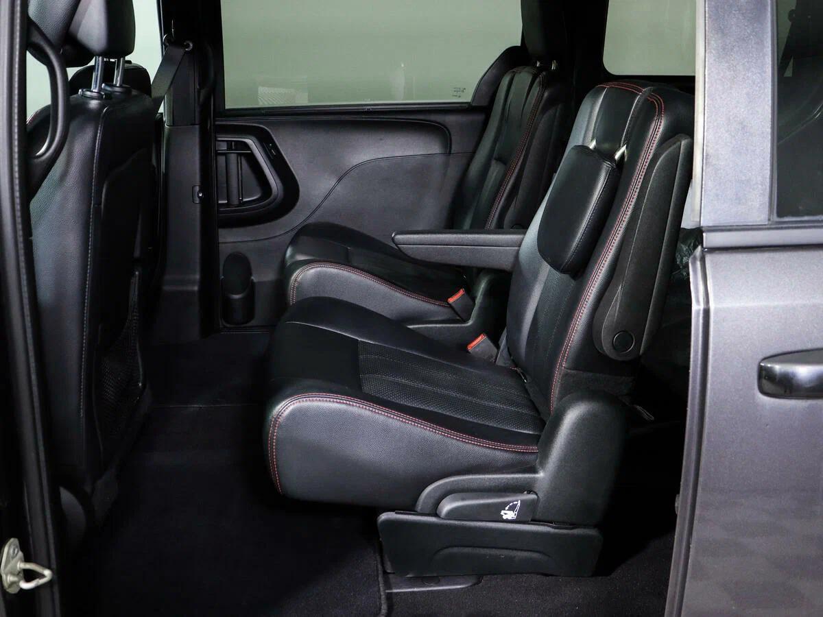 Dodge Caravan 2013, серый