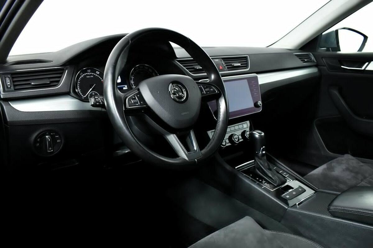 Skoda Superb 2018, серебряный