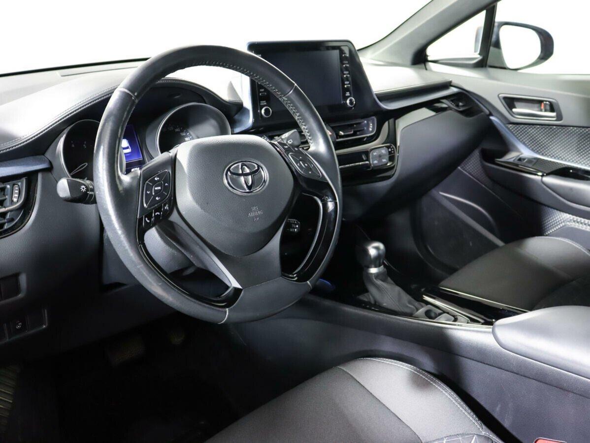 Toyota C-HR 2020, красный