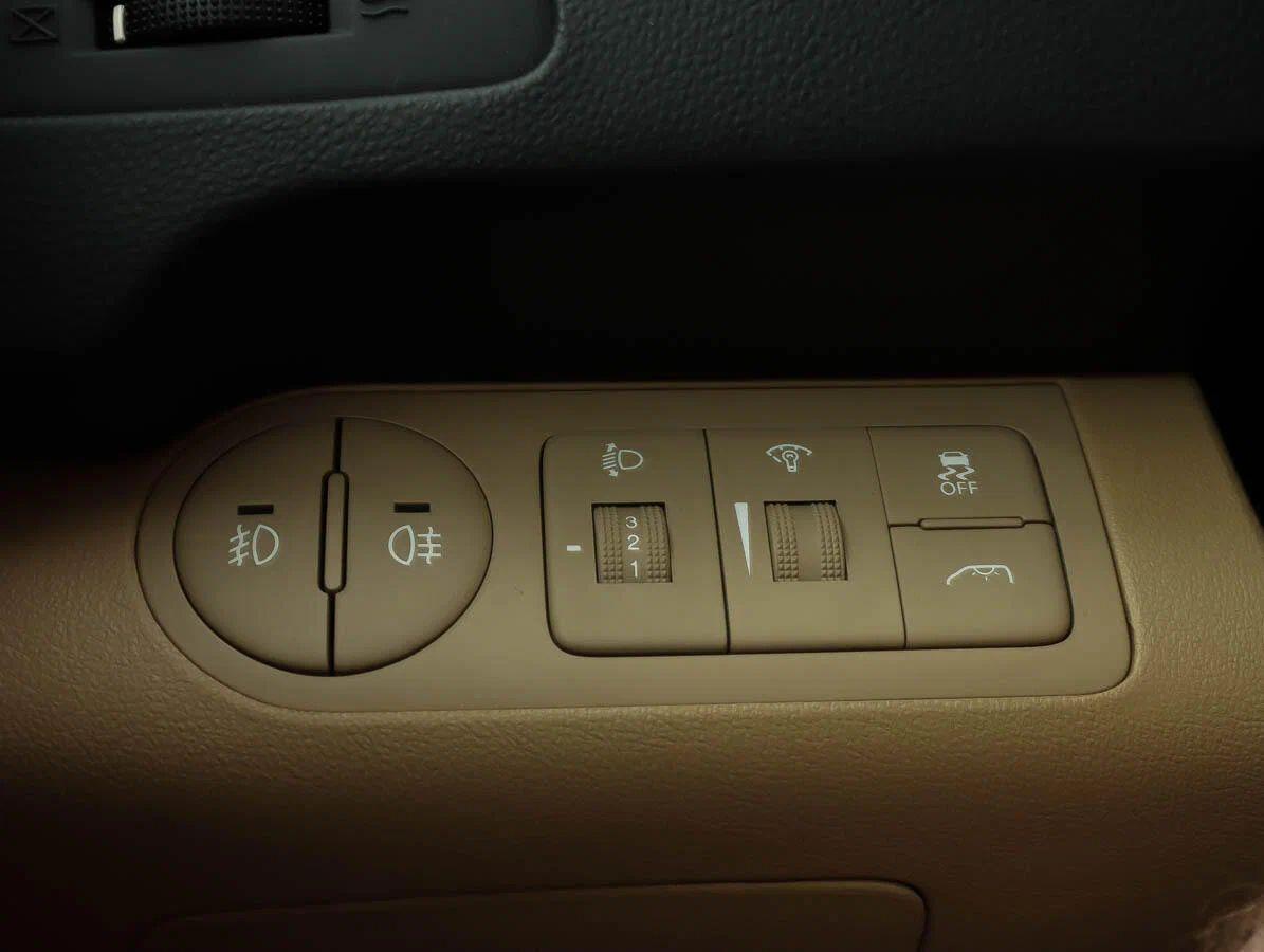 Hyundai H-1 2015, серебряный