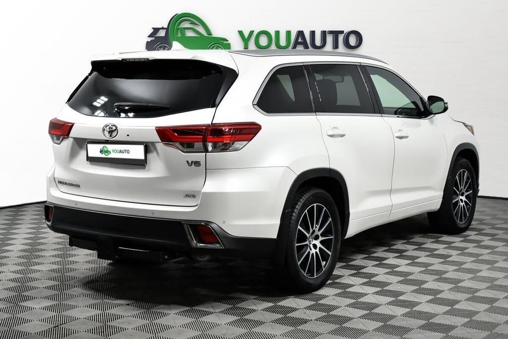 Toyota Highlander 2018, белый