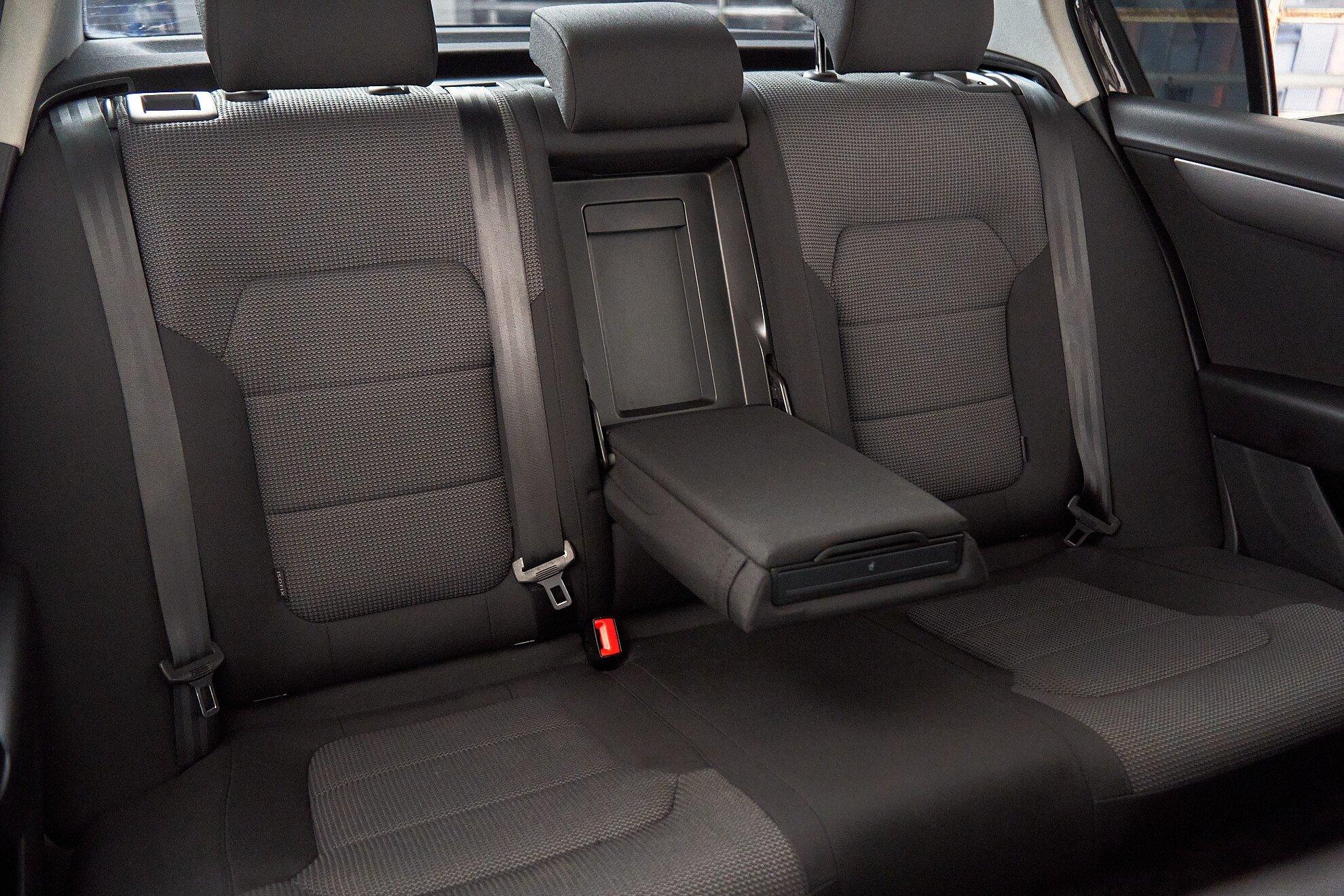 Volkswagen Passat 2011, серый