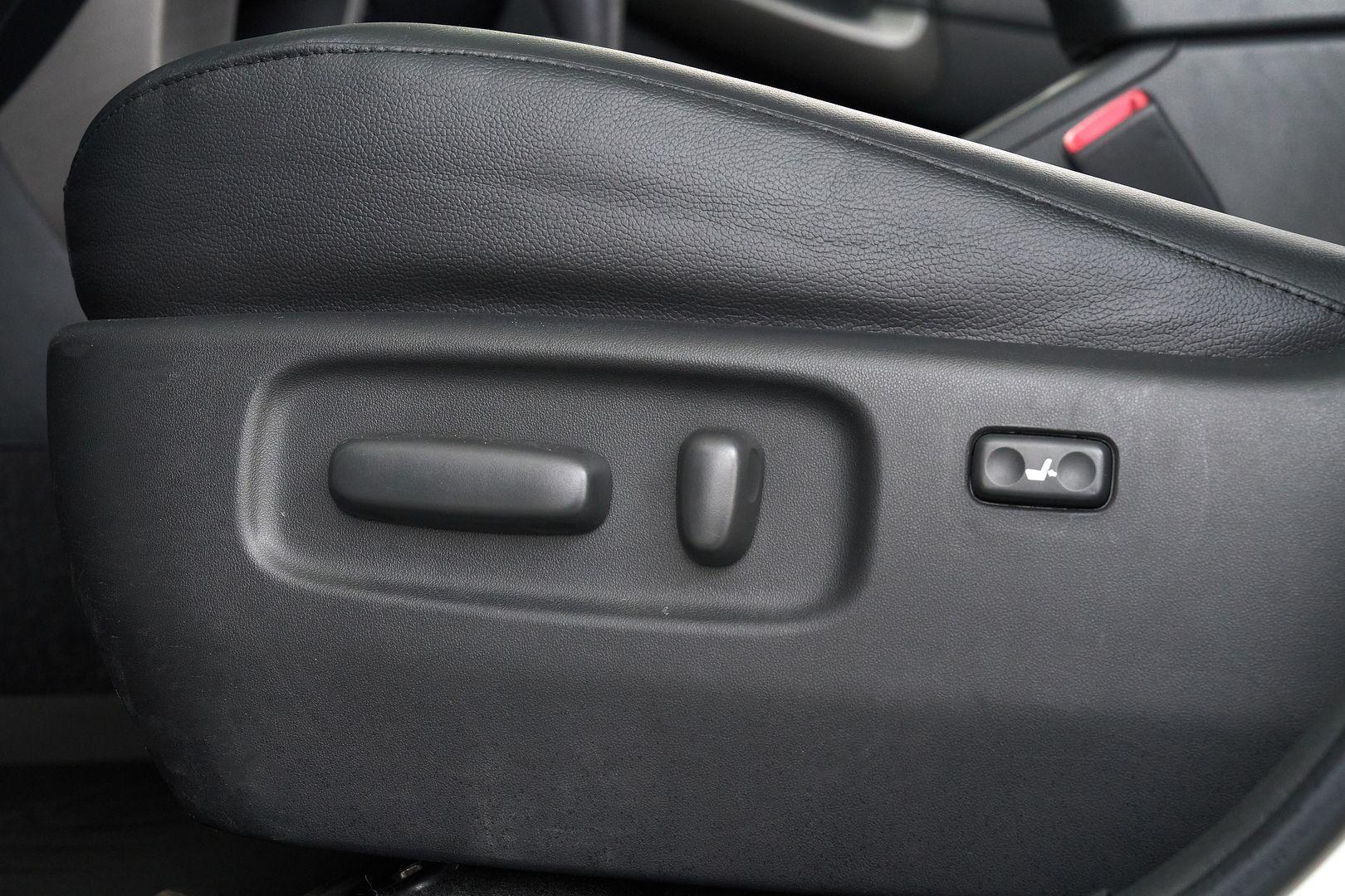Toyota RAV4 2011, белый