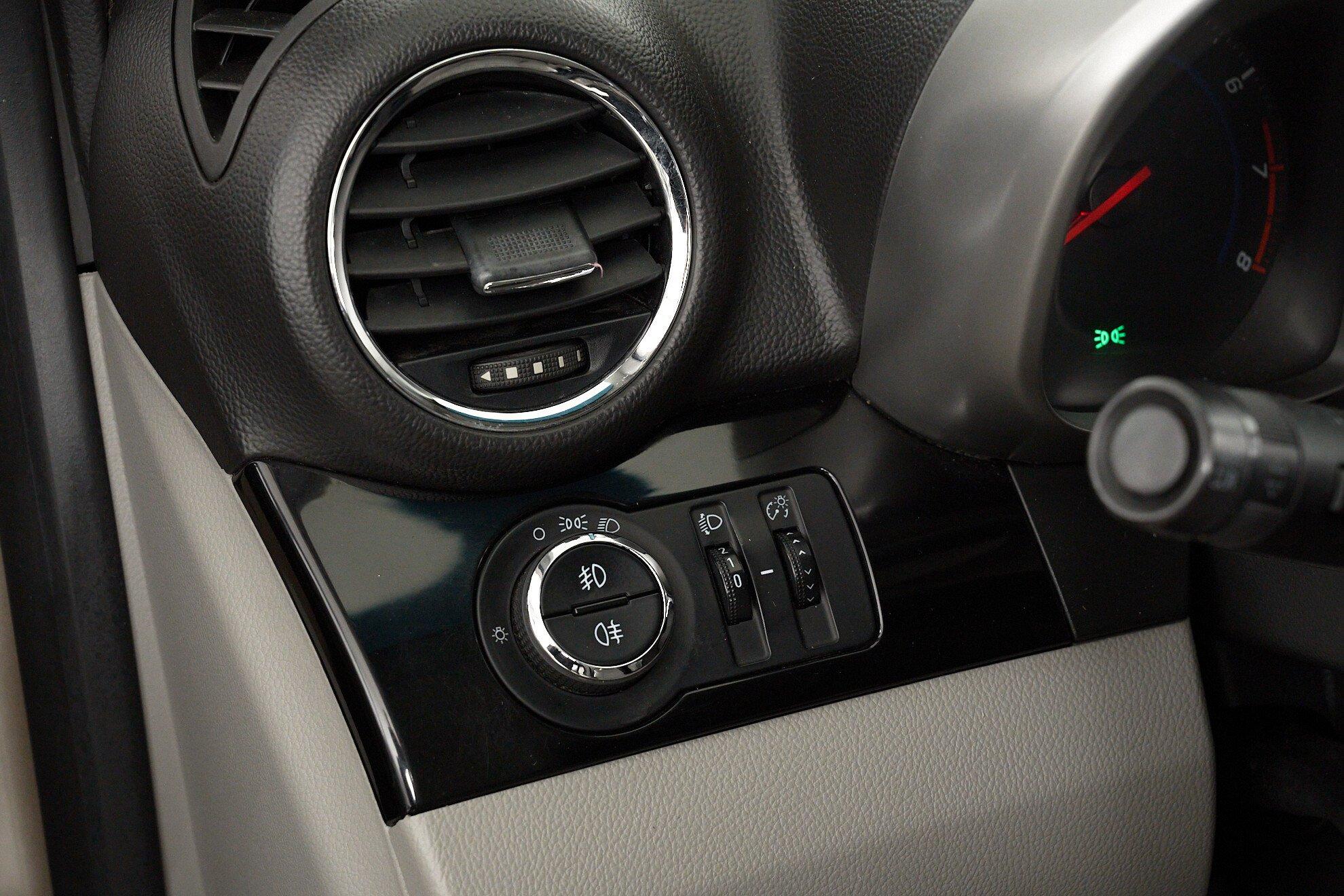 Chevrolet Orlando 2011, бежевый