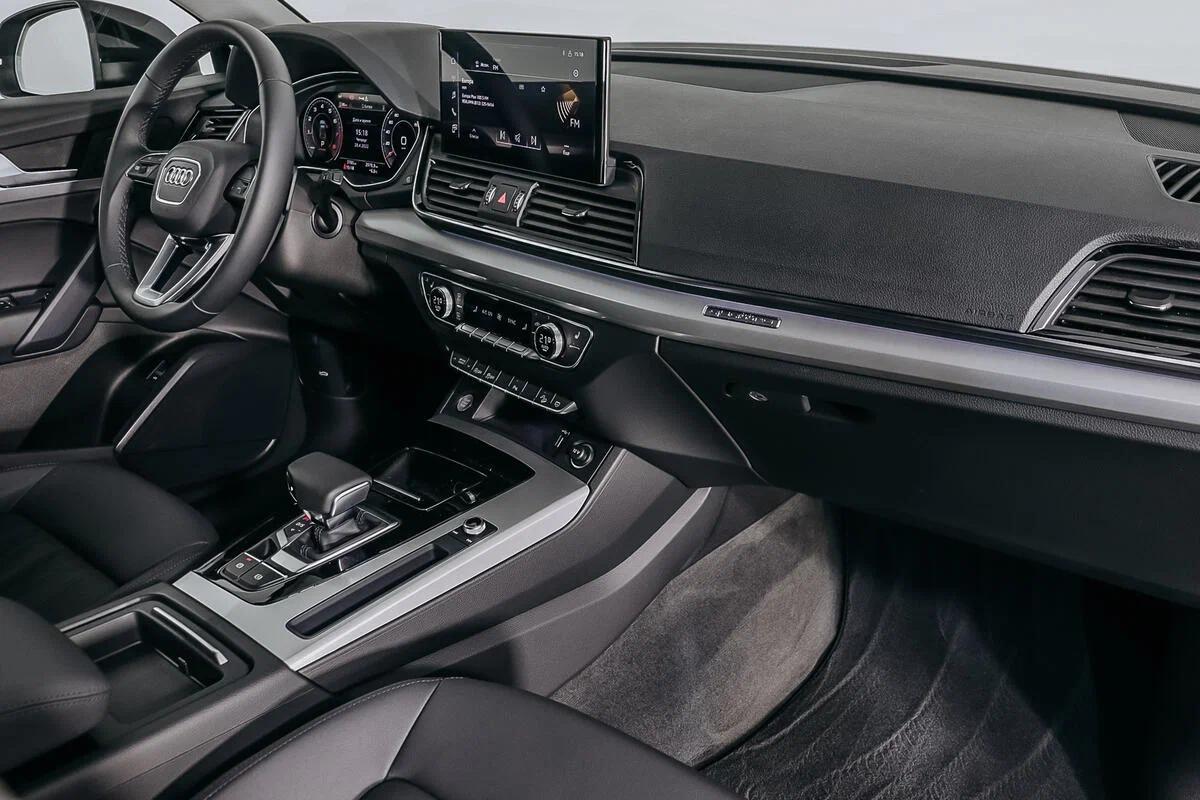 Audi Q5 2022, черный