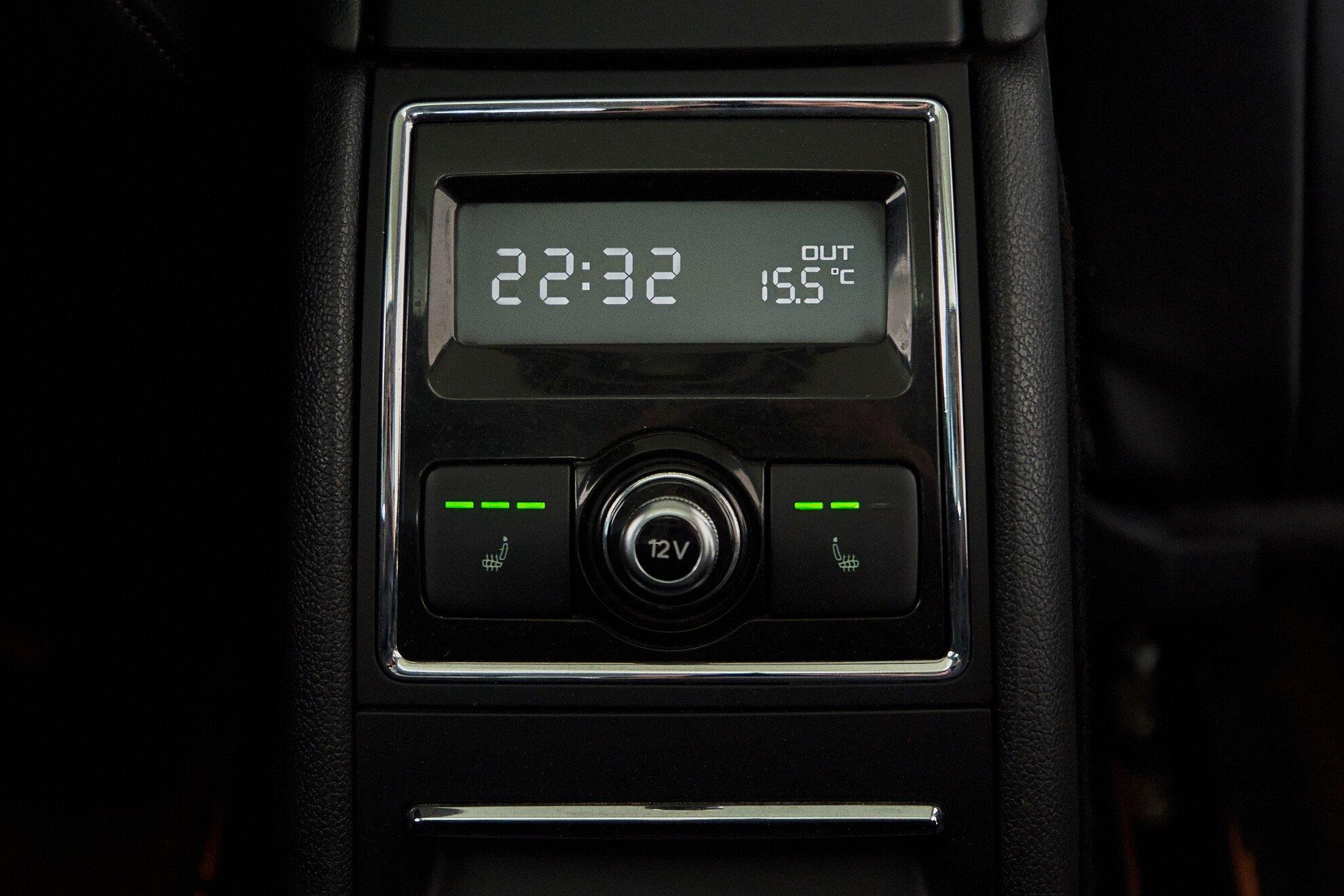 Skoda Superb 2011, коричневый