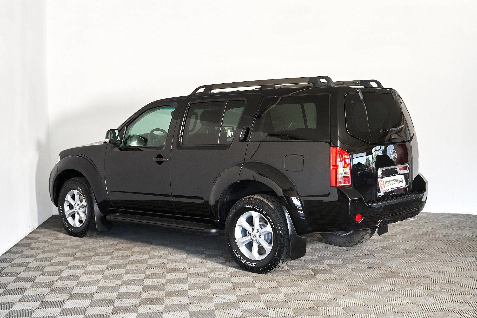 Nissan Pathfinder 2011, черный