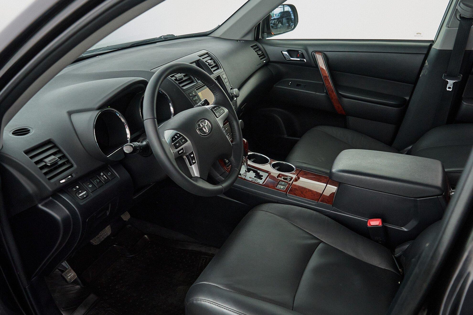 Toyota Highlander 2011, черный