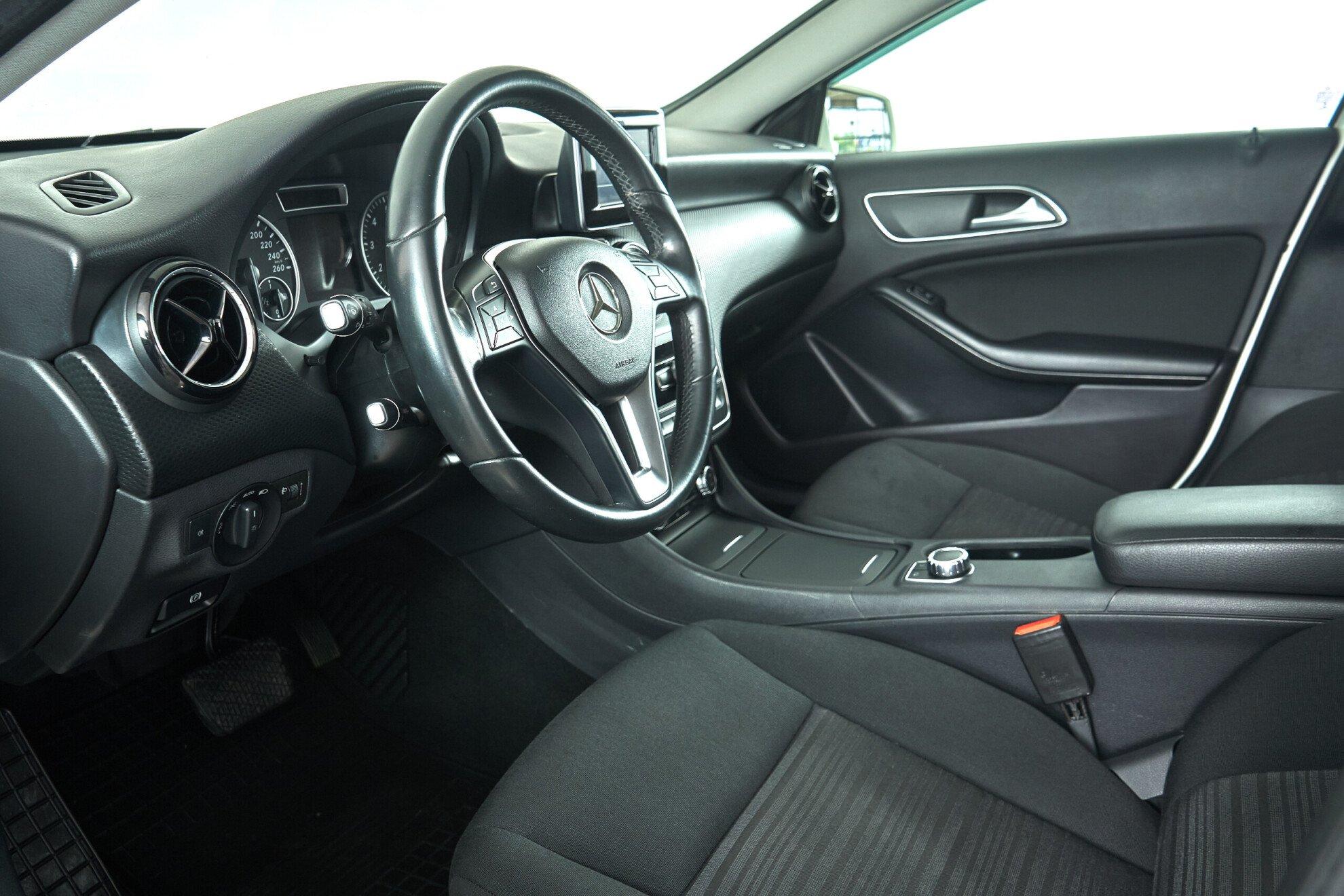Mercedes-Benz A-Класс 2014, белый