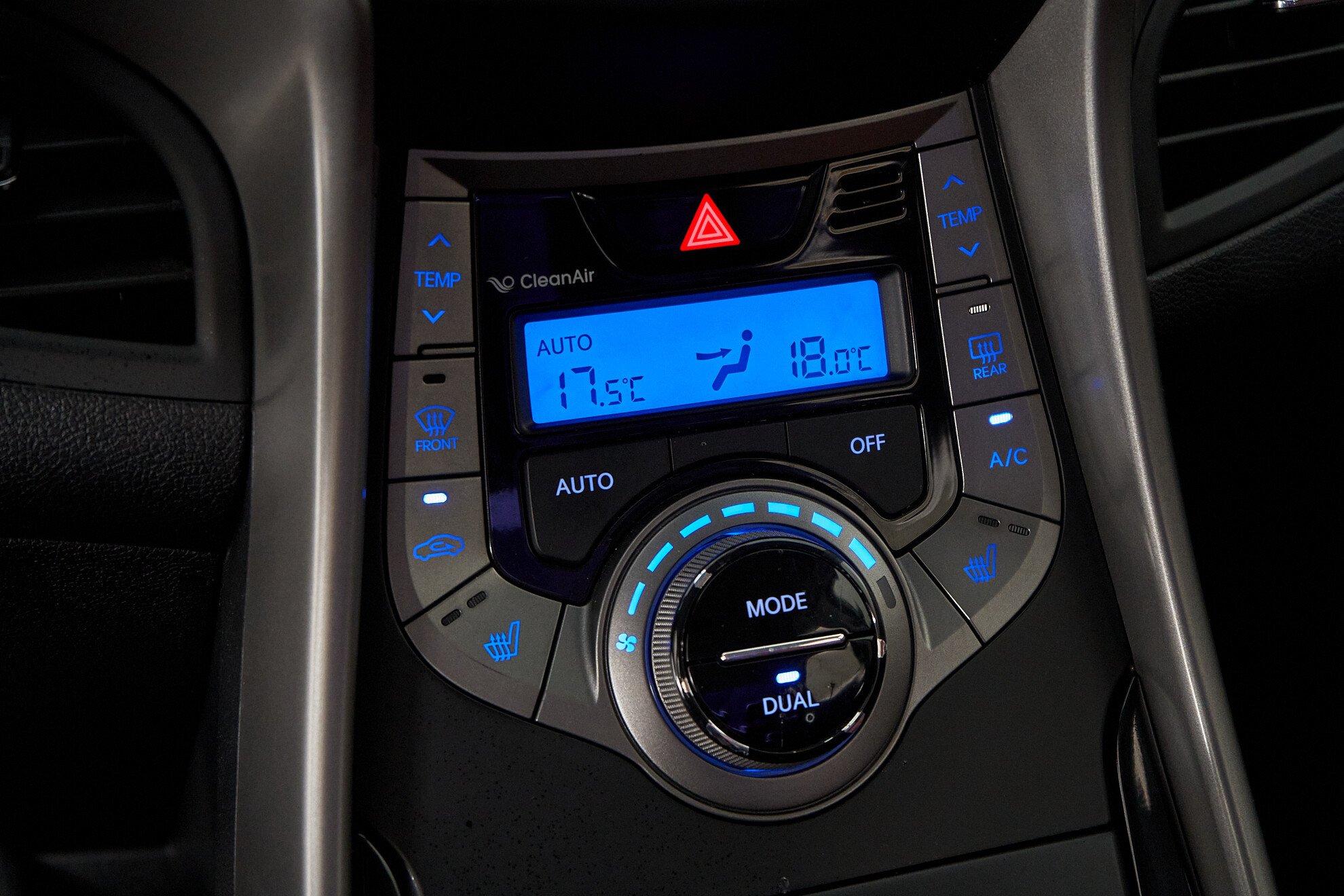 Hyundai Elantra 2012, серый