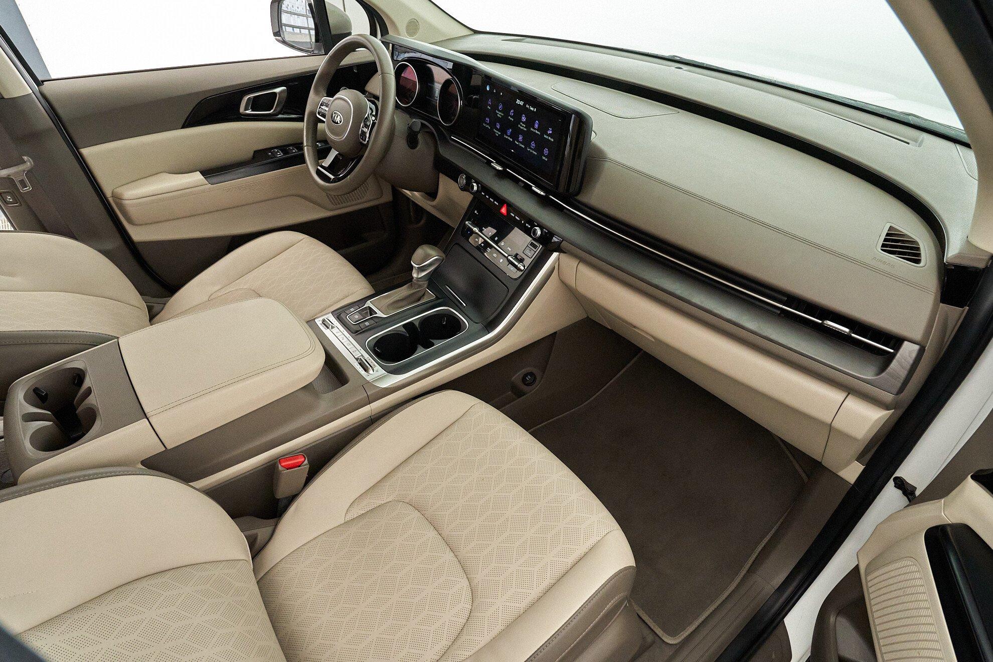 Kia Carnival 2021, белый