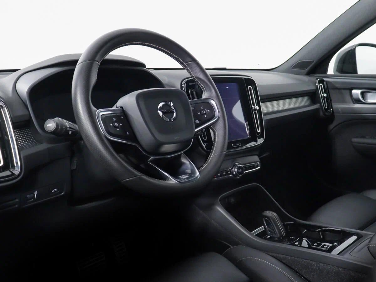 Volvo XC40 2020, белый