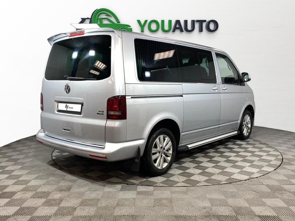 Volkswagen Multivan 2013, серый